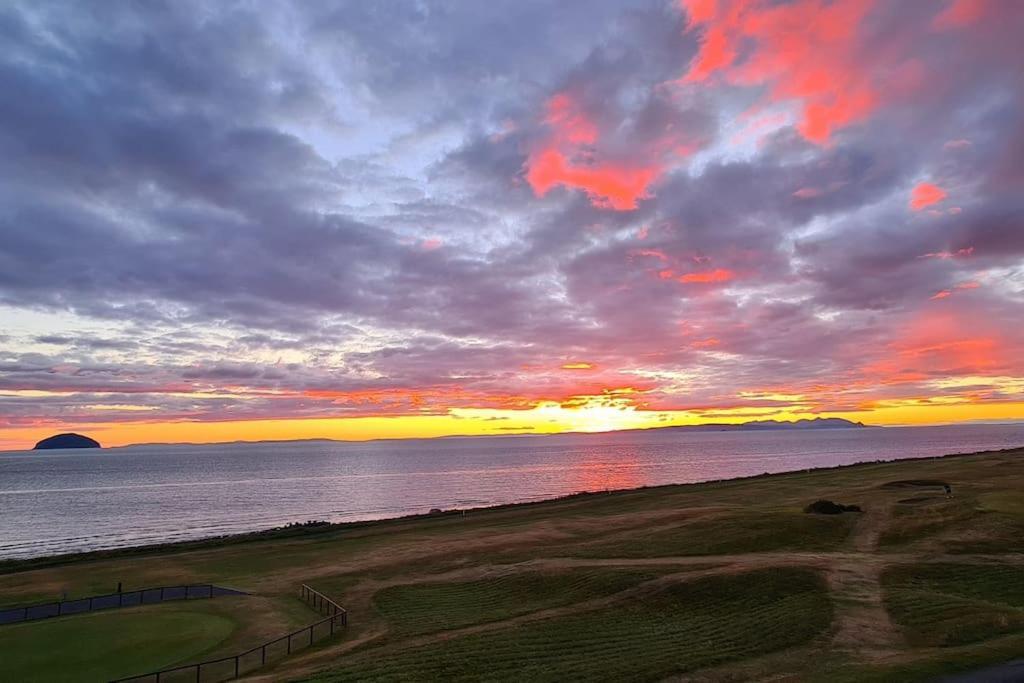 Girvan - Sea View Beach Access Apartment Esterno foto