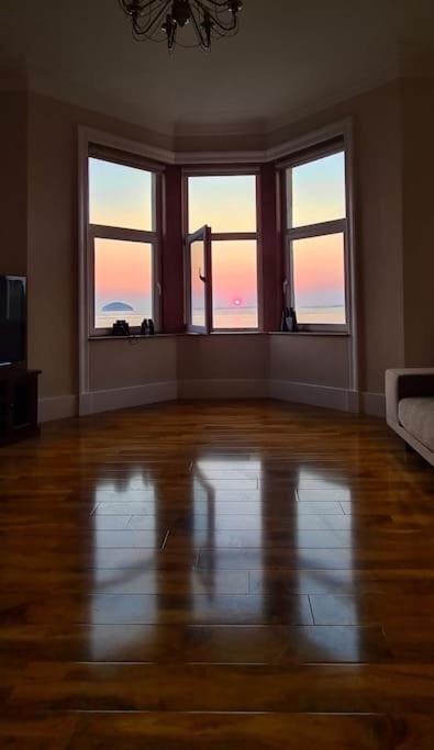 Girvan - Sea View Beach Access Apartment Esterno foto