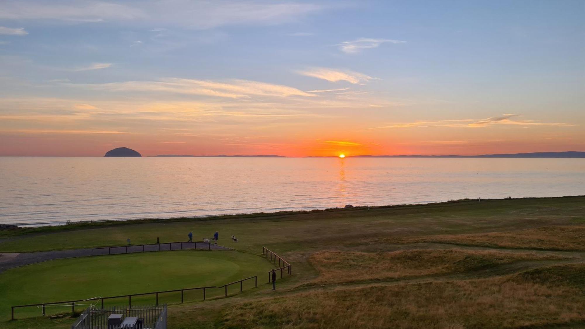 Girvan - Sea View Beach Access Apartment Esterno foto